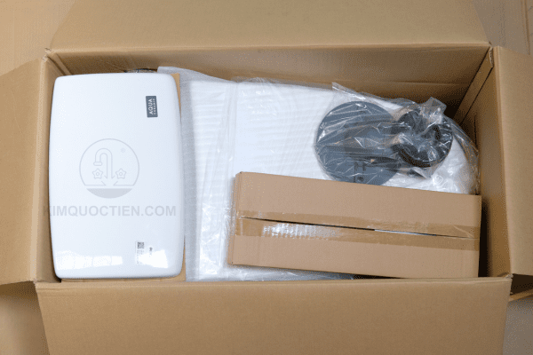 Bàn Cầu INAX AC-1017VRN 1 Khối Sau Khi Khui Hộp