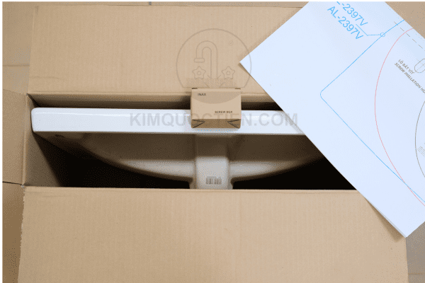 Góc Ngang Sản Phẩm Chậu Rửa Lavabo INAX L-2397V Khi Mở Hộp