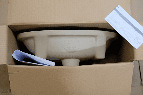 Chậu Rửa Lavabo INAX L-2216V Khi Mở Hộp