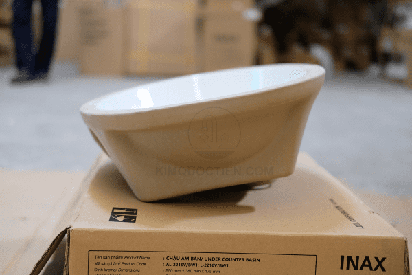 Bề mặt được tráng lớp men Aqua Ceramic ngăn nước hình thành vết ố