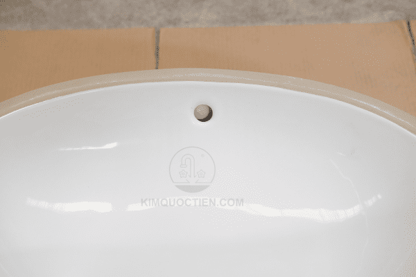 Cạnh mỏng làm tăng tiết diện bên trong lòng chậu mang sự thoải mái cho quá trình sử dụng