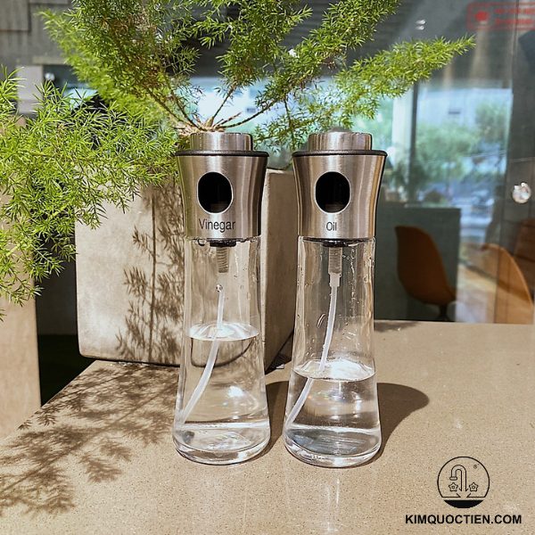 Tính năng phun dầu và giấm giúp người dễ dàng điều chỉnh lượng gia vị khi chế biến món ăn