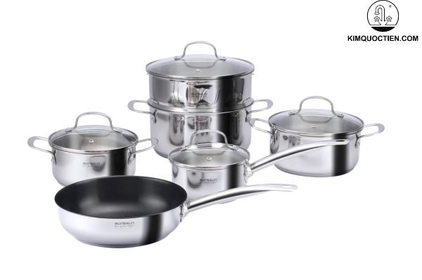 Bộ nồi chảo được làm từ inox SUS304 – 18/10 cao cấp, an toàn cho sức khỏe, bền bỉ theo thời gian