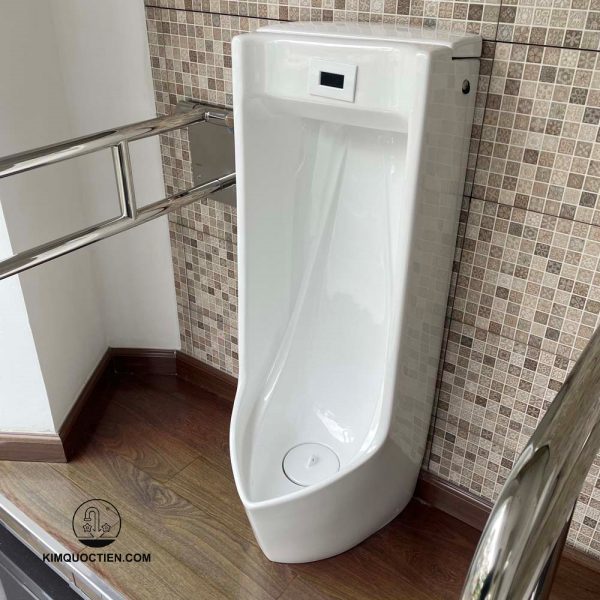 Bồn tiểu nam CAESAR UMP0284 cảm ứng đặt sàn