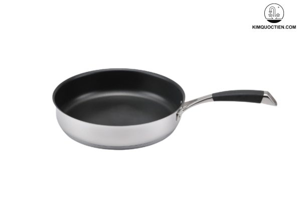 Chảo được sản xuất từ chất liệu cao cấp có độ bền vượt trội, phù hợp sử dụng trên mọi loại bếp