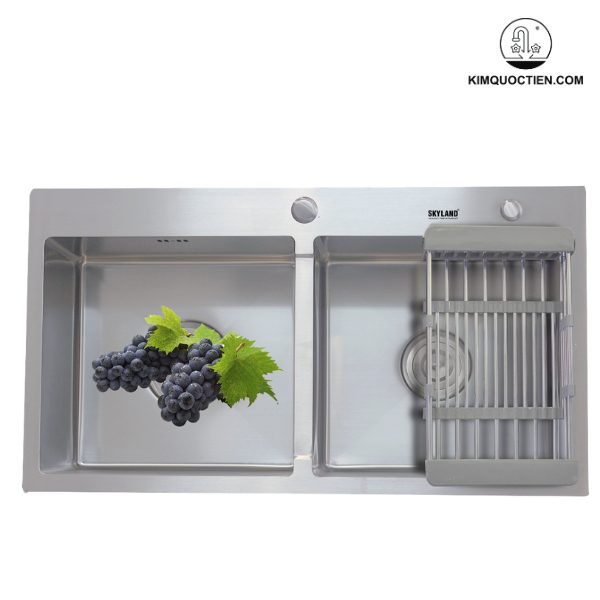 Chậu rửa chén Eurosun EU-8245C với thiết kế hai hố tiện lợi, kích thước phù hợp mọi không gian bếp, cùng tính năng chống ồn và chống tràn, mang đến trải nghiệm sử dụng thoải mái và hiệu quả.