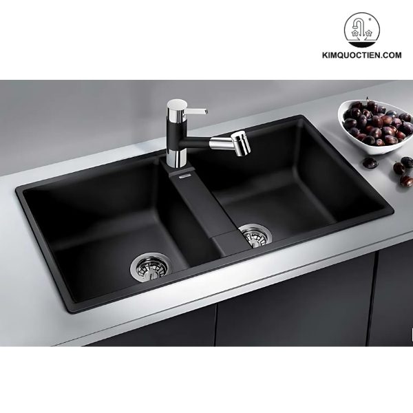 Sản phẩm chậu rửa đi kèm đầy đủ phụ kiện, phù hợp với nhiều kiểu lắp đặt, mang lại sự linh hoạt và tiện lợi cho người dùng.