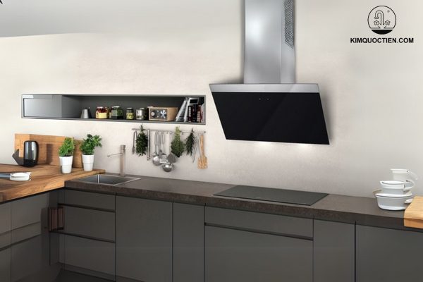 Máy được trang bị đèn LED hỗ trợ chiếu sáng, đảm bảo quá trình nấu nướng được thuận tiện và an toàn