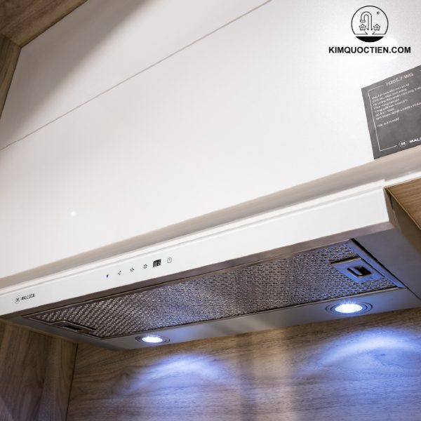 Máy được trang bị hệ thống đèn LED chiếu sáng tiết kiệm điện giúp quá trình nấu nướng diễn ra thuận tiện và an toàn