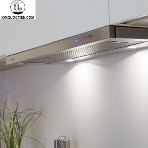 Bảng điều khiển cảm ứng nhạy bén và đèn LED tiết kiệm năng lượng hỗ trợ nấu nướng tiện lợi.