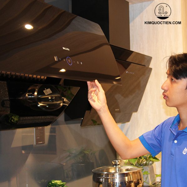 Hệ thống điều khiển cảm ứng siêu nhạy với màn hình LED trực quan giúp người dùng dễ dàng thực hiện các thao tác cài đặt máy