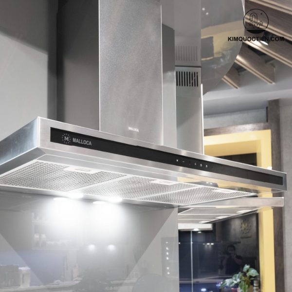 Máy hút mùi Malloca ZETA K1573 với hệ thống lọc than hoạt tính và ống thoát khí, công suất hút mạnh mẽ, lưới lọc nhôm dễ vệ sinh, đèn LED chiếu sáng, mang đến không gian bếp trong lành và tiện nghi.