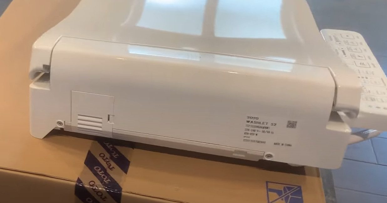 Ảnh sản phẩm nắp rửa điện tử Washlet TOTO TCF33320GAA#NW1 Dòng S2 được chụp thực tế