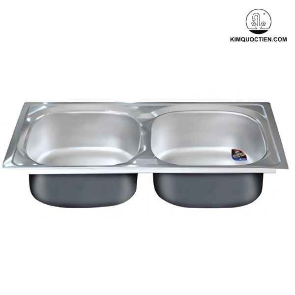 Chậu rửa chén Đại Thành ĐA13 với thiết kế hai hộc rộng rãi và lòng chậu sâu, mang đến sự tiện lợi tối đa cho các công việc bếp núc hàng ngày, từ rửa chén bát đến sơ chế thực phẩm.