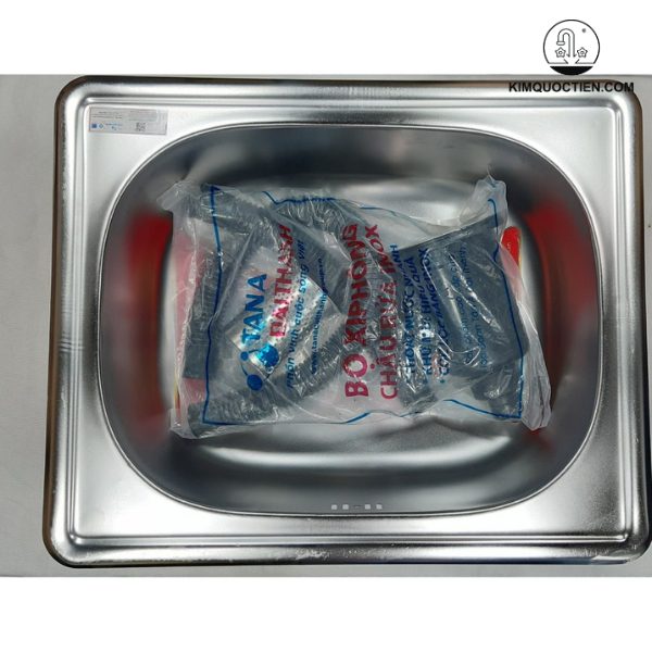 Chậu rửa chén Đại Thành DX11051 (RA30) với thiết kế sang trọng, gia công tinh xảo, kích thước rộng rãi, khả năng chống ồn, thoát nước nhanh, chịu hóa chất và dễ dàng vệ sinh, mang đến không gian bếp hiện đại, tiện nghi và bền đẹp.