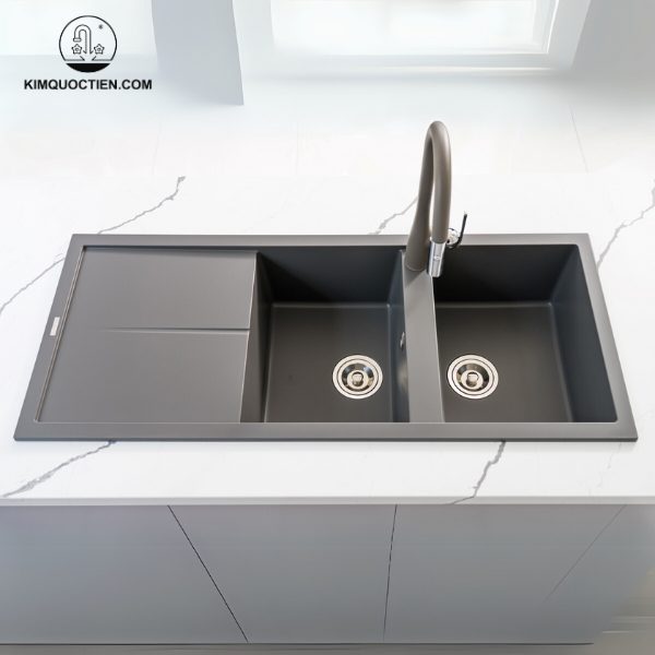 Chậu được trang bị bát rác 3 lớp bền bỉ, giúp thoát nước nhanh, lọc sạch cặn bẩn và hạn chế tắc nghẽn