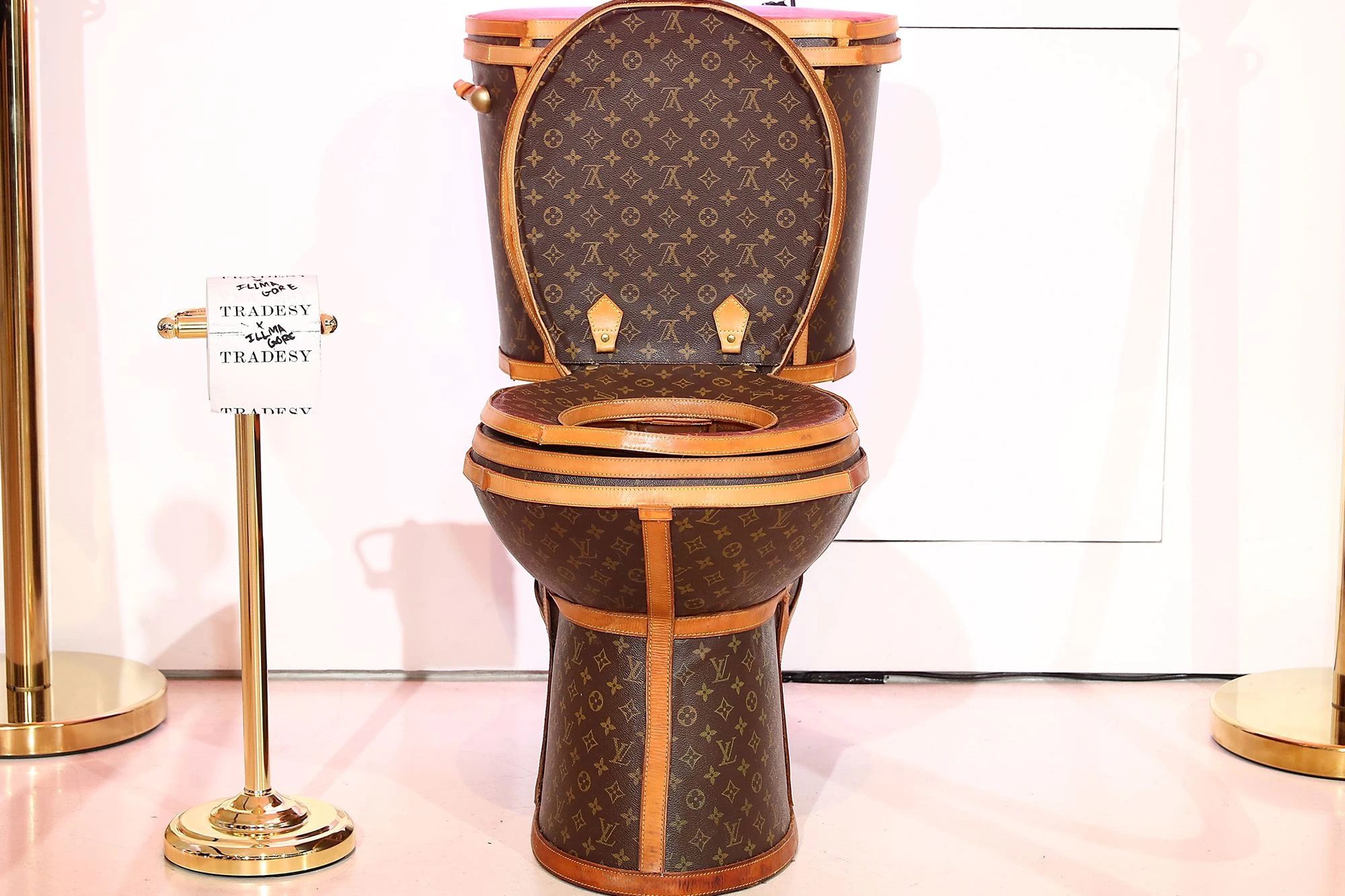 Bồn cầu hiện đại nhất thế giới