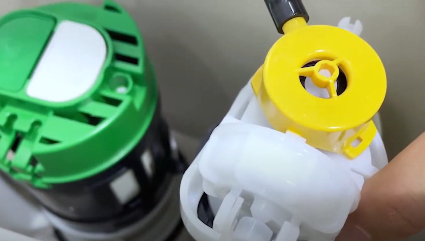 Bồn cầu không bơm nước