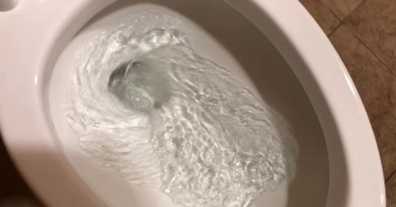 bồn cầu xả nước không xoáy