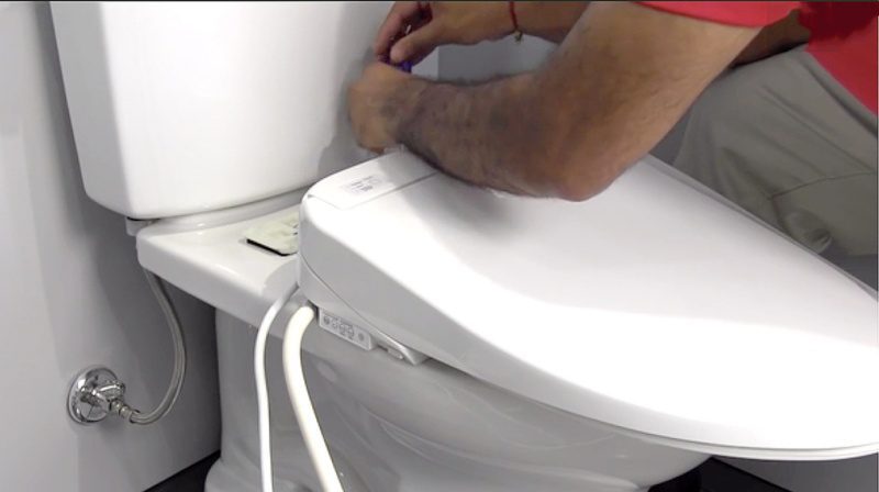 Hướng dẫn cách lắp đặt bồn cầu thông minh với 7 bước
