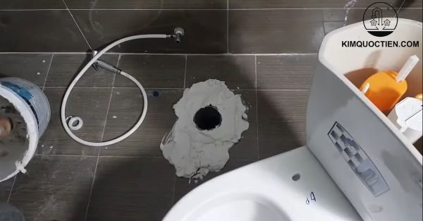 Khoảng cách đặt ống bồn cầu chuẩn và cách lắp đặt chi tiết