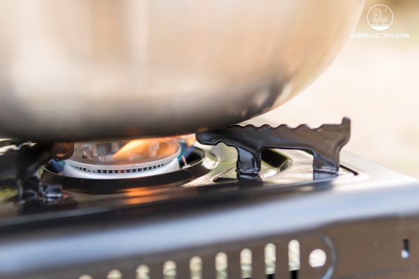 bếp ga lên khói đen