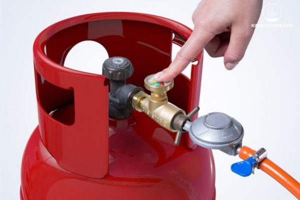 bếp ga lên khói đen