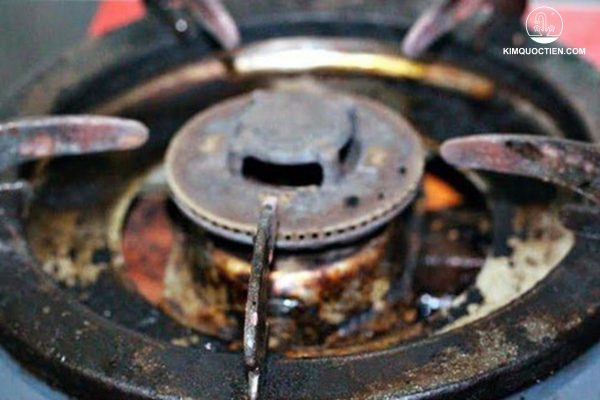 bếp ga lên khói đen