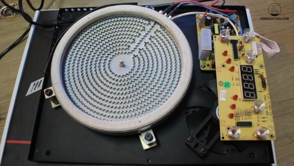 bếp hồng ngoại bật tắt liên tục