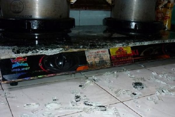 mặt kính bếp ga bị nứt