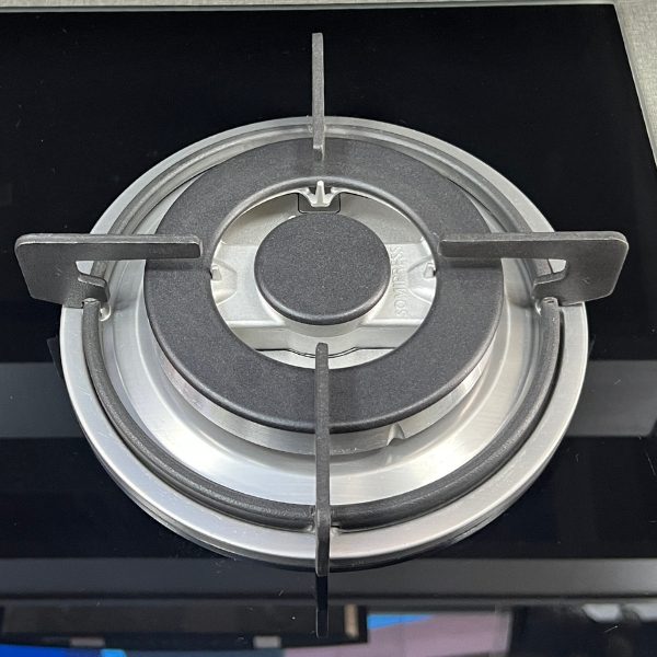 Bếp gas âm kính Malloca GHG 604A có hệ thống đánh lửa tự động bằng pin 1,5V