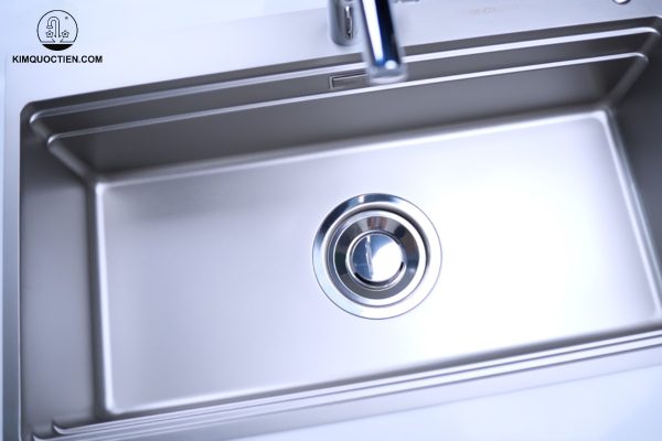 Các góc được bo tròn tinh tế không chỉ tăng tính thẩm mỹ mà còn giúp việc vệ sinh chậu trở nên dễ dàng hơn