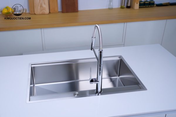 Chậu cho phép lắp đặt theo kiểu dương hoặc bán âm mặt đá không chỉ tối ưu hóa không gian mà còn nâng tầm không gian bếp hiện đại