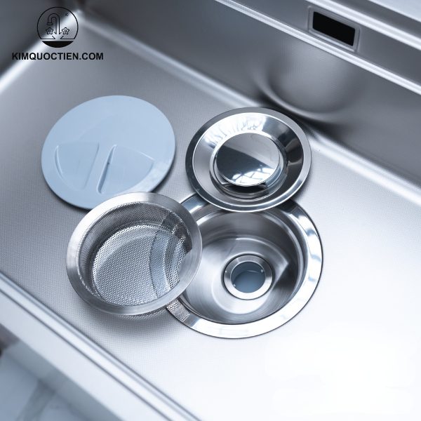 Bề mặt chậu được phủ lớp Nano Ag+ với công nghệ kháng khuẩn giúp đảm bảo an toàn vệ sinh cho người sử dụng