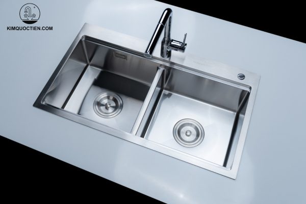 Bề mặt chậu mượt mà, đồng nhất, dễ dàng vệ sinh nhờ thiết kế góc lượn bo tròn tinh tế