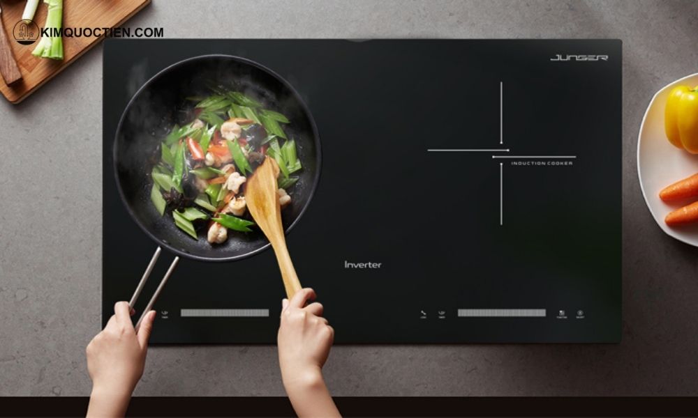 Bếp sử dụng công nghệ cảm ứng từ giúp nấu ăn nhanh, tiết kiệm điện 