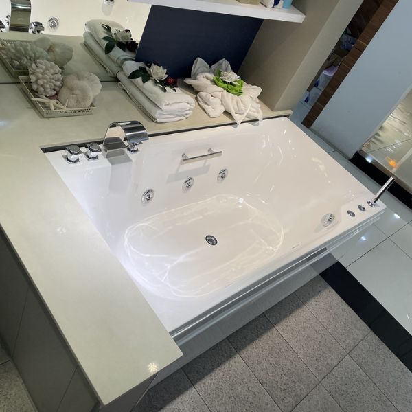 Bồn tắm massage Caesar xây không chân không yếm MT0870A