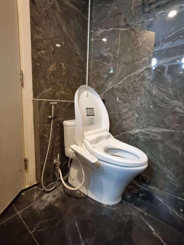 Bồn cầu Inax một khối nắp rửa điện tử AC-959A+CW-H18VN