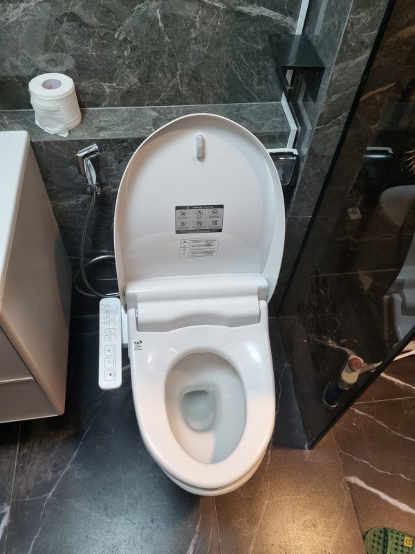 Bồn cầu Inax một khối nắp rửa điện tử AC-959A+CW-H18VN