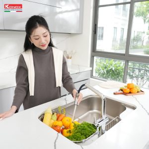 Vòi rửa bát dây rút Volta Chrome