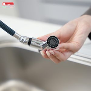 Vòi rửa bát dây rút Volta Chrome