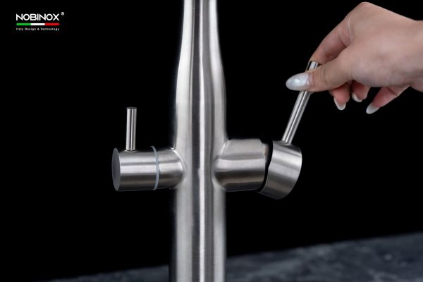 Vòi rửa chén NOBINOX VIVO NX570 ống mềm nóng lạnh 3 đường nước
