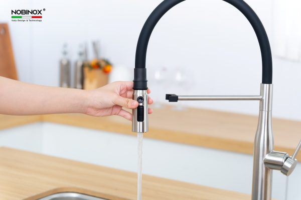 Vòi rửa chén NOBINOX ALTO NX550 ống mềm nóng lạnh