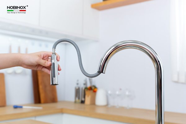 Vòi rửa chén NOBINOX AQUA NX660 dây rút nóng lạnh