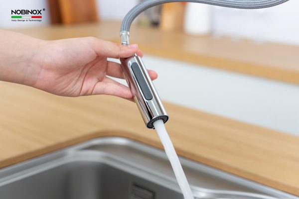 Vòi rửa chén NOBINOX AQUA NX660 dây rút nóng lạnh
