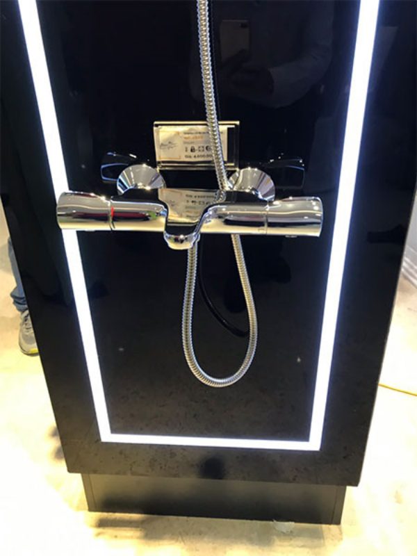 Sen tắm nhiệt độ American Standard WF-4949